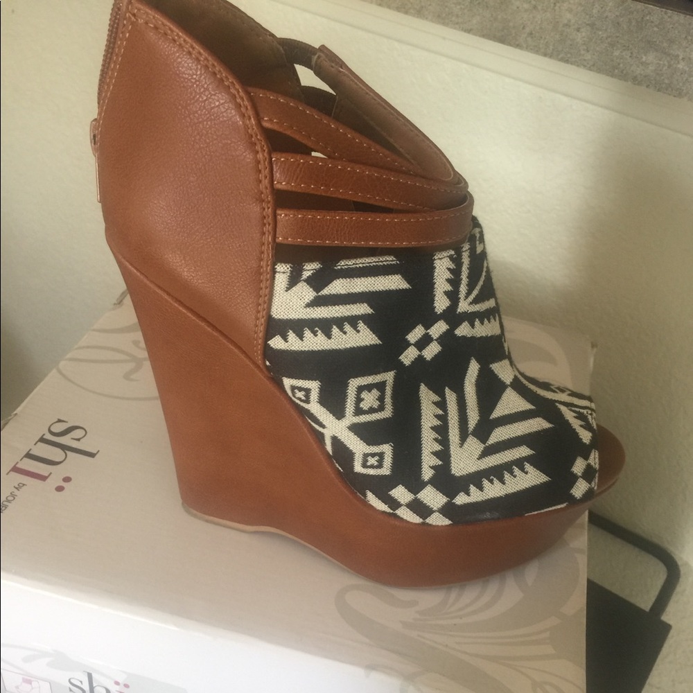 Shoes - Picture 3 of 4